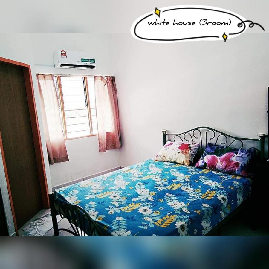 Pandai Dickson Banglow White & Yellow House Apartamento Port Dickson Exterior foto