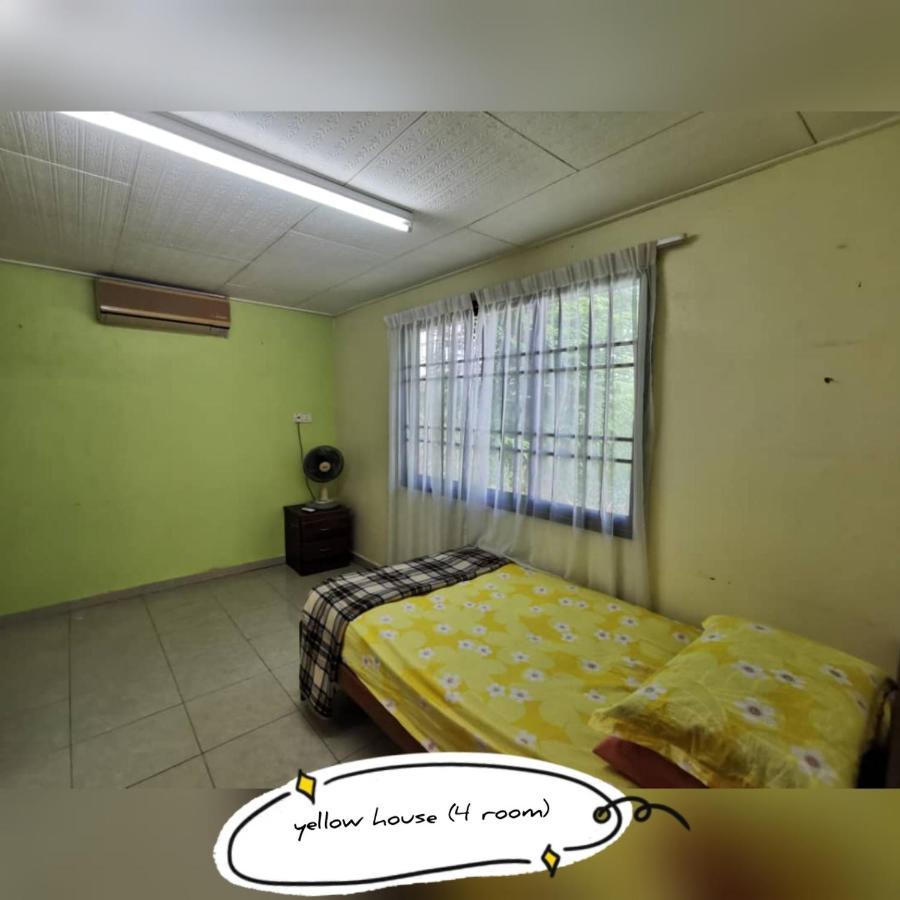 Pandai Dickson Banglow White & Yellow House Apartamento Port Dickson Exterior foto